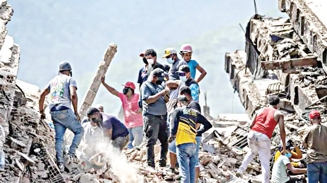 More search teams arrive in Venezuela